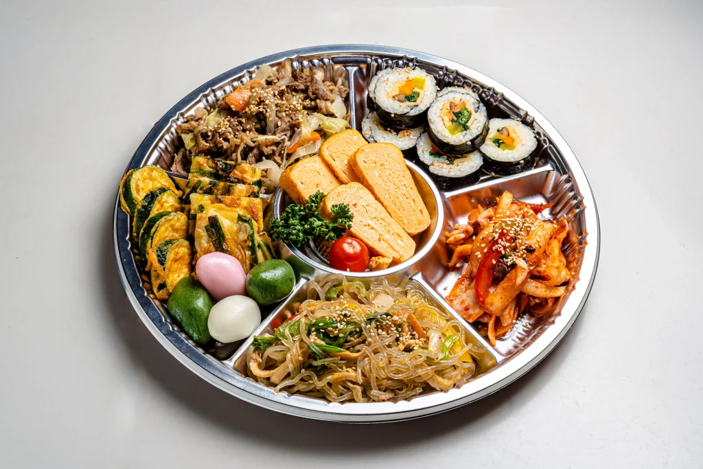 韓国料理の盛り合わせ